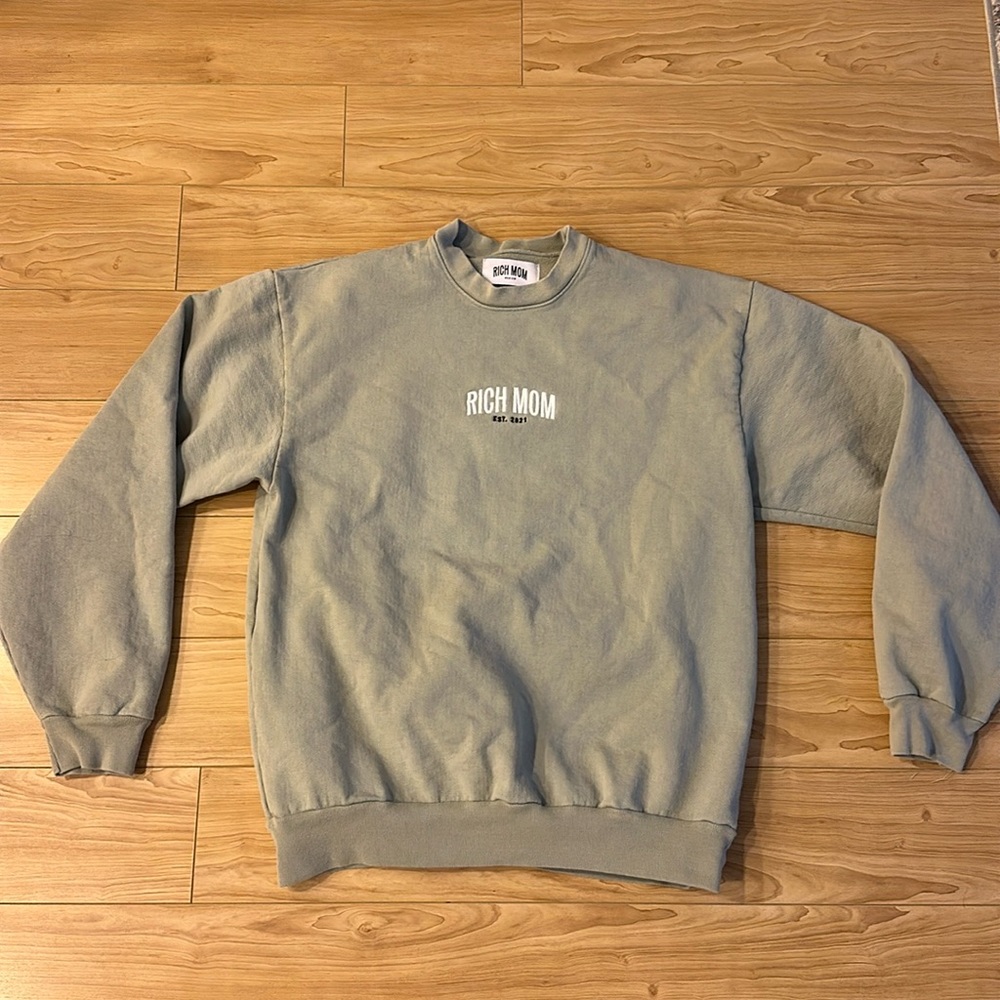 Tinx Rich Mom sweatshirt